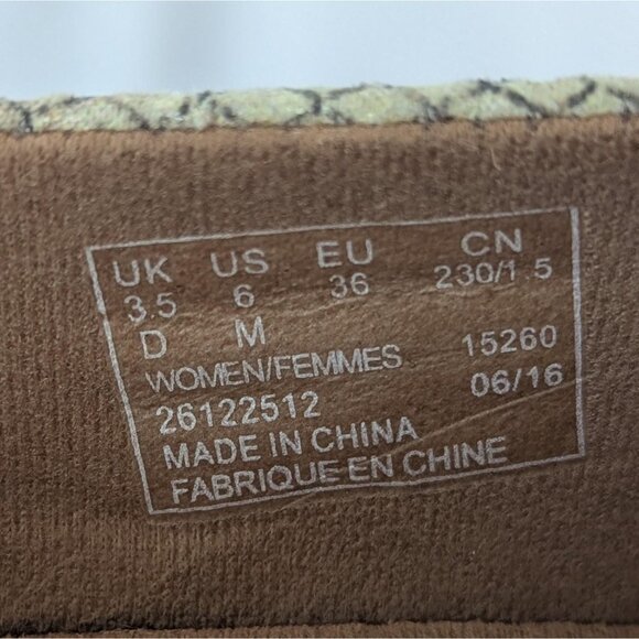 Clarks Bayou Q Faux Snakeskin Loafers Womens Sz 6 | Cushioned Low Heel Slip Ons - Picture 8 of 8